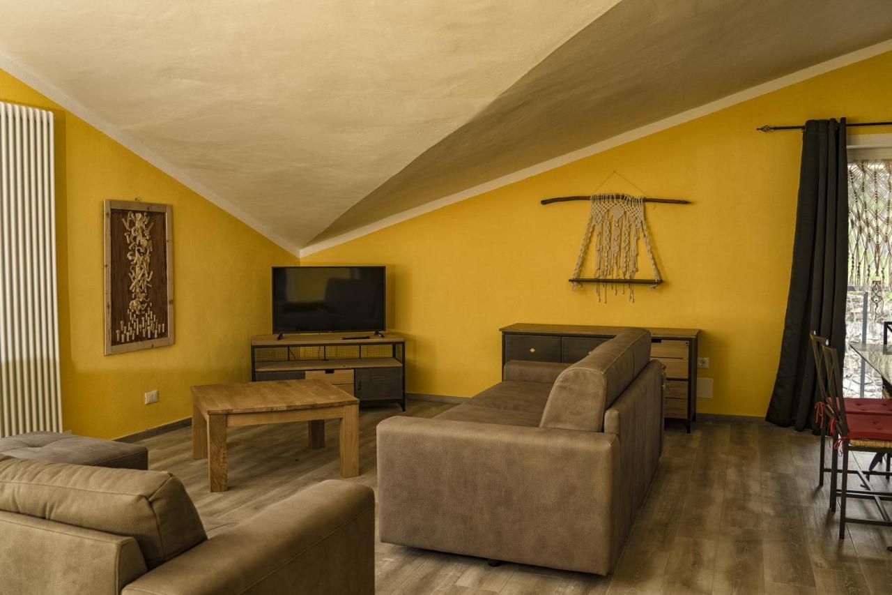 Chevres A Cheval - Apartment アオスタ エクステリア 写真